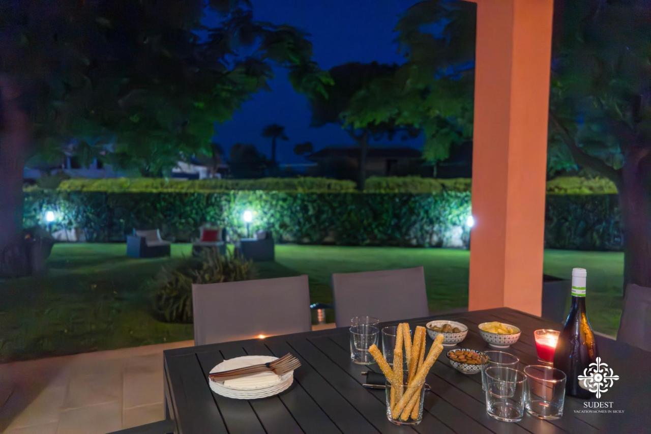 Villa Seaside - Beach Retreat With Jacuzzi Syracuse Exterior photo