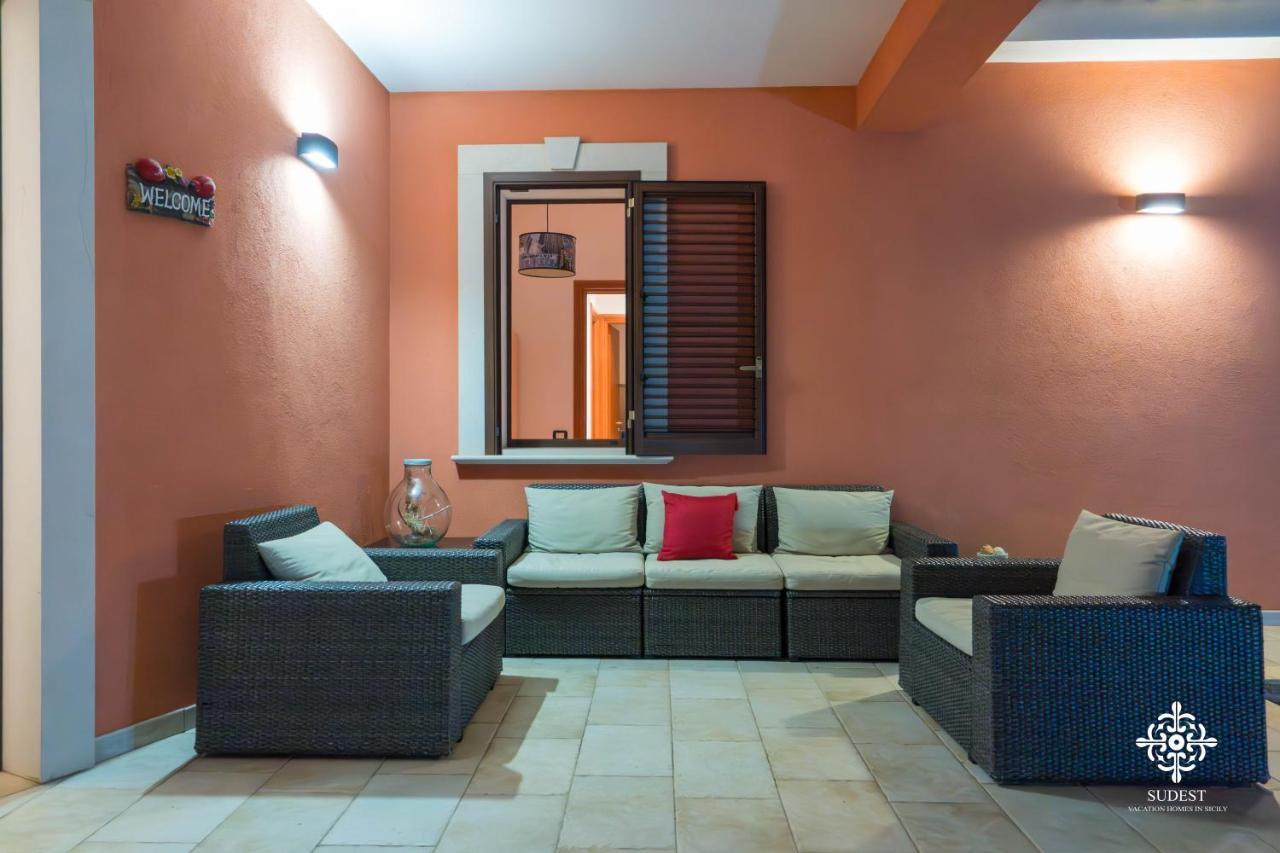 Villa Seaside - Beach Retreat With Jacuzzi Syracuse Exterior photo