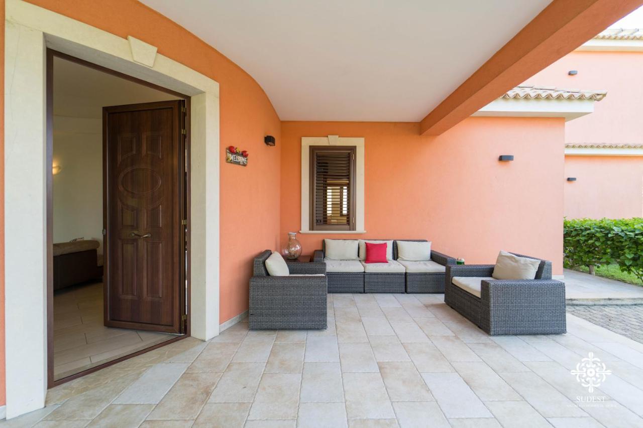 Villa Seaside - Beach Retreat With Jacuzzi Syracuse Exterior photo