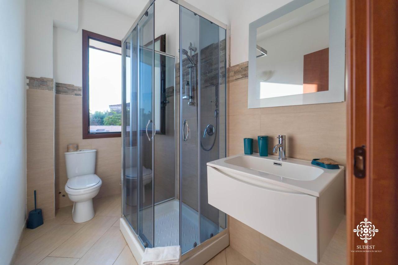 Villa Seaside - Beach Retreat With Jacuzzi Syracuse Exterior photo