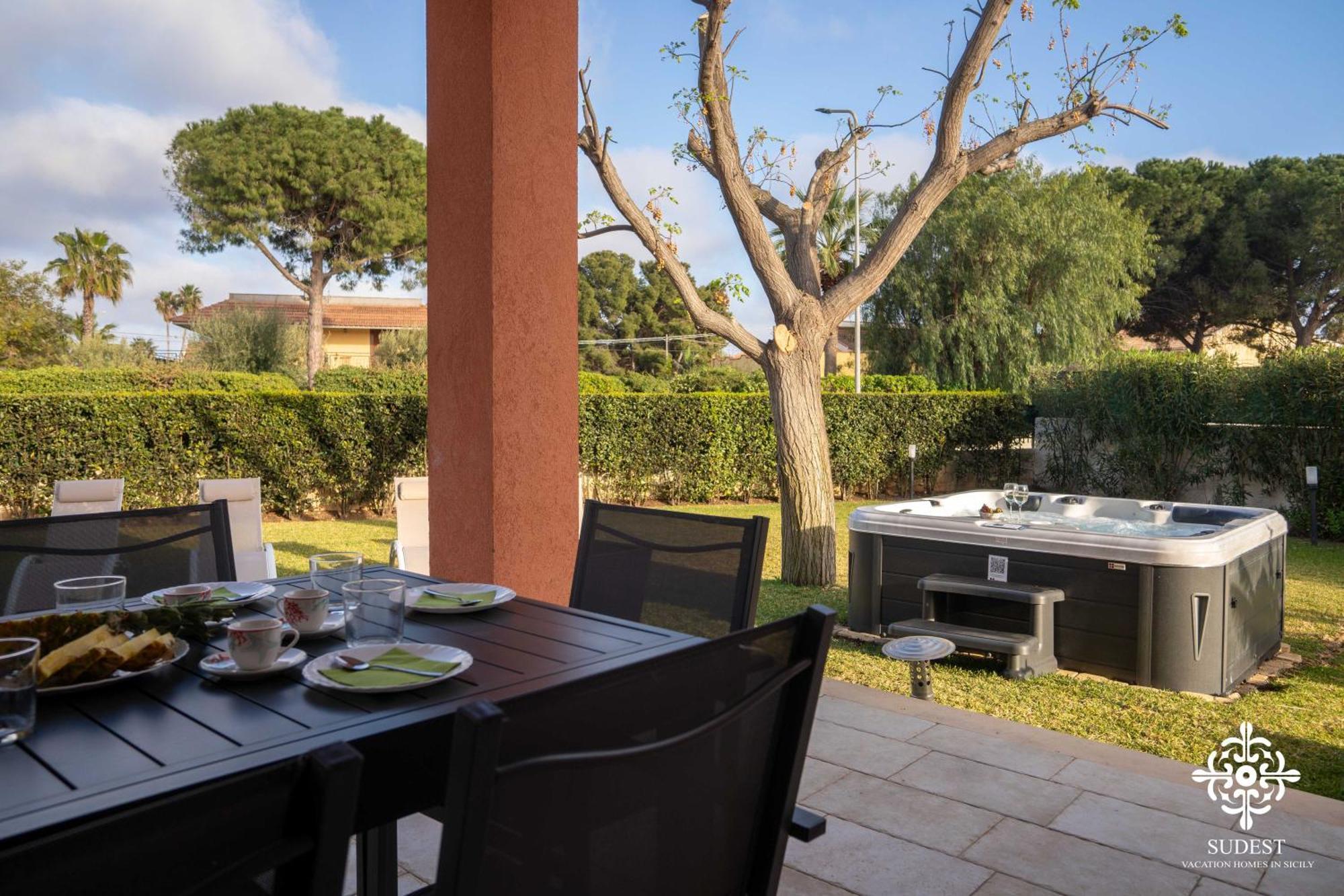 Villa Seaside - Beach Retreat With Jacuzzi Syracuse Exterior photo